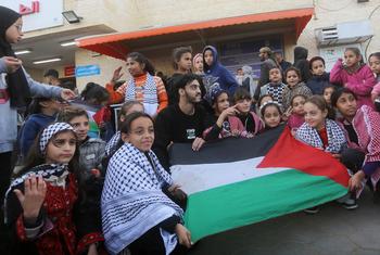 Children in Gaza display the Palestinian flag following the ceasefire.