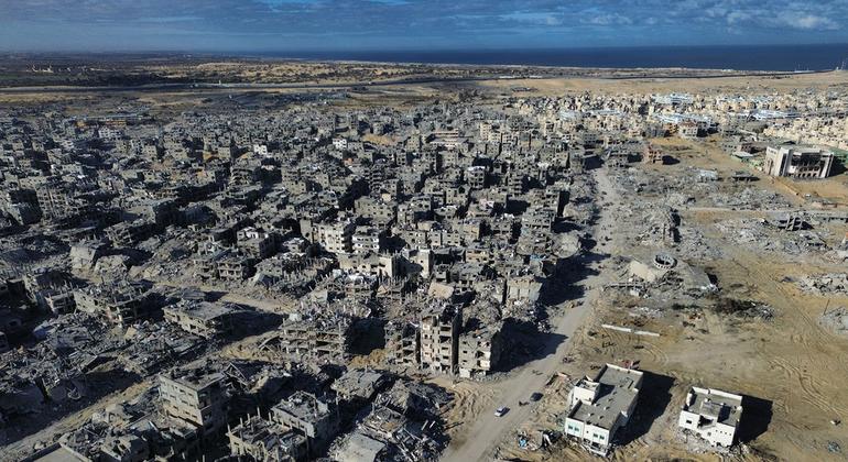 Families return to their homes in Rafah, southern Gaza, following the ceasefire in the enclave. 