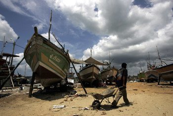 A fishing trawler damaged by the December 2004 tsunami under repairs at the Kudewella boat repair centre in Sri Lanka with assistance from FAO.