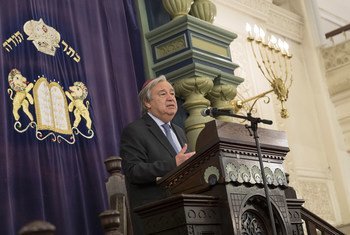 UN Secretary-General António Guterres addresses an interfaith gathering at Park East Synagogue in New York City (31 October 2018)
