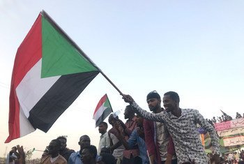 Protesters take to streets in the Sudanese capital, Khartoum. (11 April 2019)